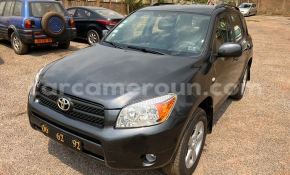 Sayi Na hannu Toyota RAV4 Black Mota in Yaounde a Babban Kamaru Sayi Na hannu Toyota RAV4 Black Mota in Yaounde a Babban Kamaru