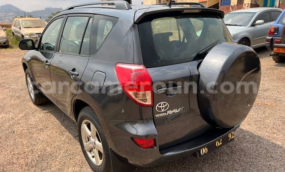 Sayi Na hannu Toyota RAV4 Black Mota in Yaounde a Babban Kamaru Sayi Na hannu Toyota RAV4 Black Mota in Yaounde a Babban Kamaru