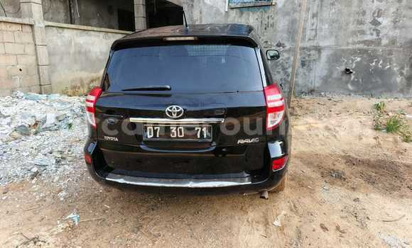 Sayi Na hannu Toyota RAV4 Black Mota in Douala a Ƙasar Kamaru Sayi Na hannu Toyota RAV4 Black Mota in Douala a Ƙasar Kamaru