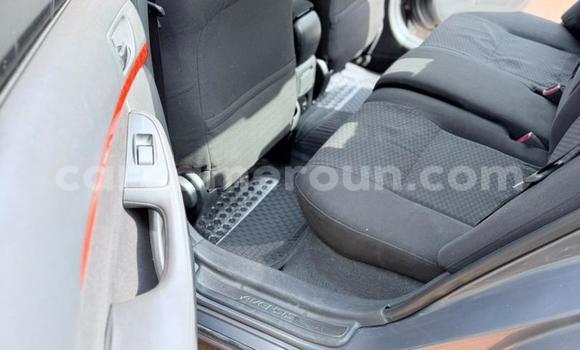 Sayi Na hannu Toyota Avensis Azurfa Mota in Yaounde a Babban Kamaru Sayi Na hannu Toyota Avensis Azurfa Mota in Yaounde a Babban Kamaru