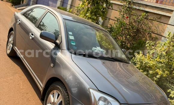 Sayi Na hannu Toyota Avensis Azurfa Mota in Yaounde a Babban Kamaru Sayi Na hannu Toyota Avensis Azurfa Mota in Yaounde a Babban Kamaru