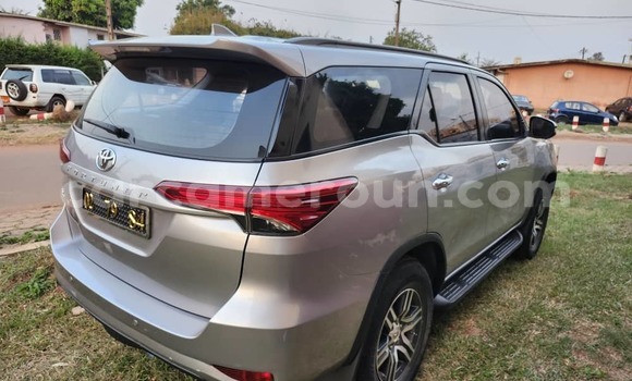 Acheter Occasion Voiture Toyota Fortuner Gris à Yaoundé, Central Cameroon Acheter Occasion Voiture Toyota Fortuner Gris à Yaoundé, Central Cameroon