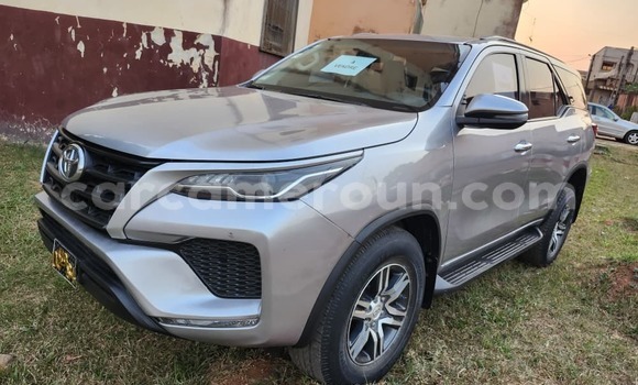 Acheter Occasion Voiture Toyota Fortuner Gris à Yaoundé, Central Cameroon Acheter Occasion Voiture Toyota Fortuner Gris à Yaoundé, Central Cameroon