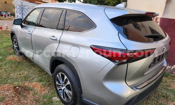Sayi Na hannu Toyota Highlander Azurfa Mota in Yaounde a Babban Kamaru Sayi Na hannu Toyota Highlander Azurfa Mota in Yaounde a Babban Kamaru