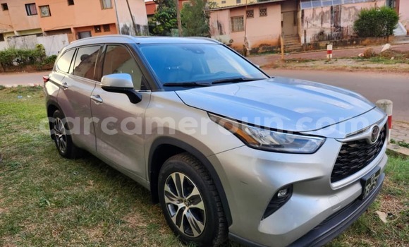 Sayi Na hannu Toyota Highlander Azurfa Mota in Yaounde a Babban Kamaru Sayi Na hannu Toyota Highlander Azurfa Mota in Yaounde a Babban Kamaru