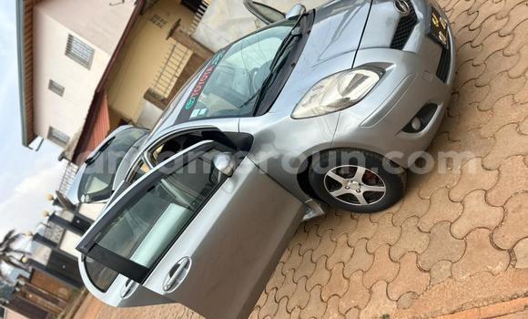 Acheter Occasion Voiture Toyota Yaris Gris à Yaoundé, Central Cameroon Acheter Occasion Voiture Toyota Yaris Gris à Yaoundé, Central Cameroon