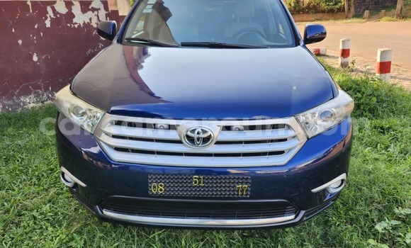 Sayi Na hannu Toyota Highlander Blue Mota in Yaounde a Babban Kamaru Sayi Na hannu Toyota Highlander Blue Mota in Yaounde a Babban Kamaru