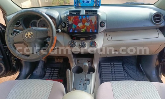 Sayi Na hannu Toyota RAV4 Black Mota in Yaounde a Babban Kamaru Sayi Na hannu Toyota RAV4 Black Mota in Yaounde a Babban Kamaru