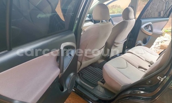 Sayi Na hannu Toyota RAV4 Black Mota in Yaounde a Babban Kamaru Sayi Na hannu Toyota RAV4 Black Mota in Yaounde a Babban Kamaru
