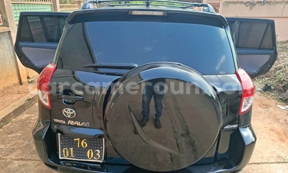 Sayi Na hannu Toyota RAV4 Black Mota in Yaounde a Babban Kamaru Sayi Na hannu Toyota RAV4 Black Mota in Yaounde a Babban Kamaru