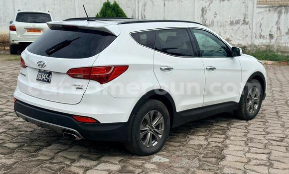 Acheter Occasion Voiture Hyundai Santa Fe Blanc à Yaoundé, Central Cameroon Acheter Occasion Voiture Hyundai Santa Fe Blanc à Yaoundé, Central Cameroon