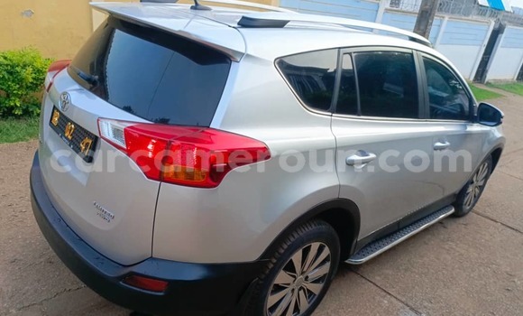 Acheter Occasion Voiture Toyota RAV4 Gris à Yaoundé, Central Cameroon Acheter Occasion Voiture Toyota RAV4 Gris à Yaoundé, Central Cameroon