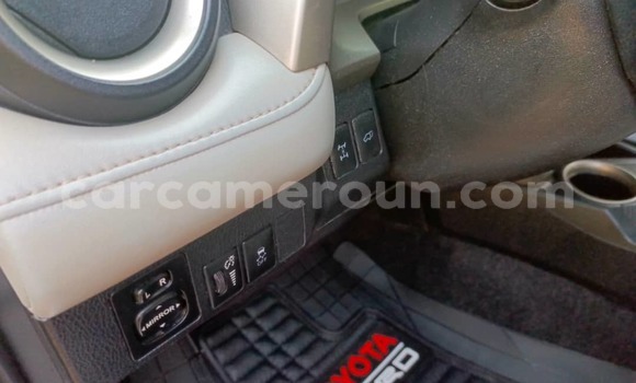 Acheter Occasion Voiture Toyota RAV4 Gris à Yaoundé, Central Cameroon Acheter Occasion Voiture Toyota RAV4 Gris à Yaoundé, Central Cameroon