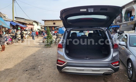 Acheter Occasion Voiture Hyundai Santa Fe Gris à Yaoundé, Central Cameroon Acheter Occasion Voiture Hyundai Santa Fe Gris à Yaoundé, Central Cameroon