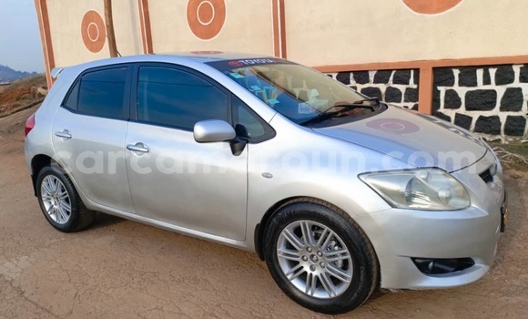 Sayi Na hannu Toyota Auris Azurfa Mota in Yaounde a Babban Kamaru Sayi Na hannu Toyota Auris Azurfa Mota in Yaounde a Babban Kamaru