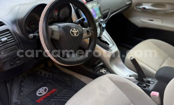 Sayi Na hannu Toyota Auris Red Mota in Yaounde a Babban Kamaru Sayi Na hannu Toyota Auris Red Mota in Yaounde a Babban Kamaru