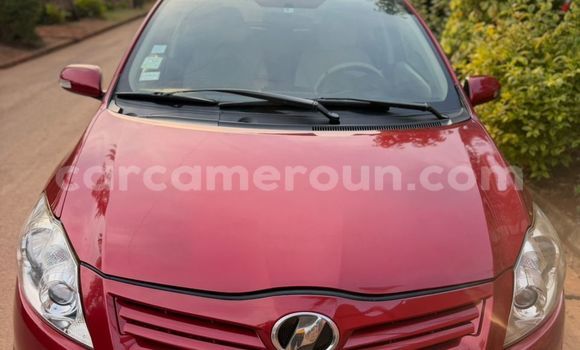 Sayi Na hannu Toyota Auris Red Mota in Yaounde a Babban Kamaru Sayi Na hannu Toyota Auris Red Mota in Yaounde a Babban Kamaru