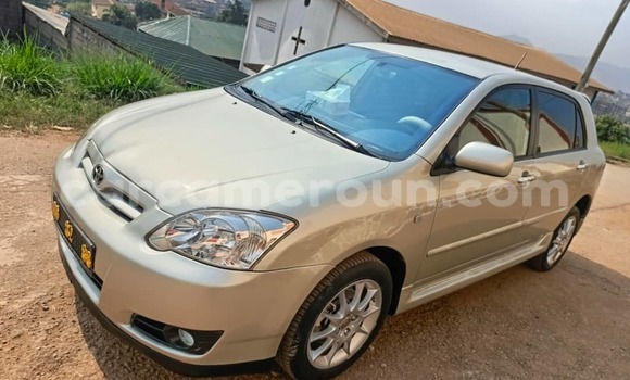 Sayi Na hannu Toyota Corolla Azurfa Mota in Yaounde a Babban Kamaru Sayi Na hannu Toyota Corolla Azurfa Mota in Yaounde a Babban Kamaru
