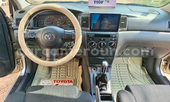 Sayi Na hannu Toyota Corolla Azurfa Mota in Yaounde a Babban Kamaru Sayi Na hannu Toyota Corolla Azurfa Mota in Yaounde a Babban Kamaru