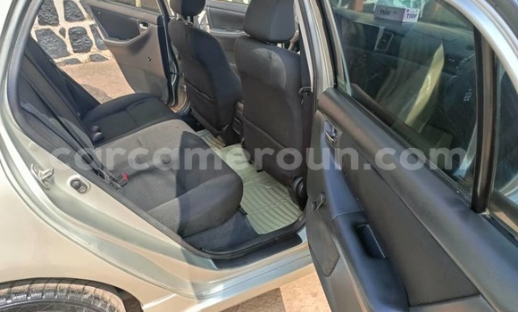 Sayi Na hannu Toyota Corolla Azurfa Mota in Yaounde a Babban Kamaru Sayi Na hannu Toyota Corolla Azurfa Mota in Yaounde a Babban Kamaru