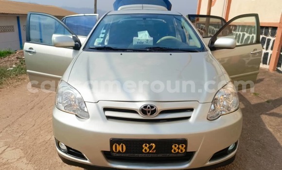 Sayi Na hannu Toyota Corolla Azurfa Mota in Yaounde a Babban Kamaru Sayi Na hannu Toyota Corolla Azurfa Mota in Yaounde a Babban Kamaru