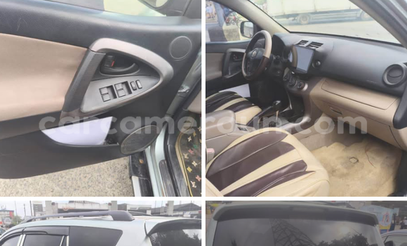 Sayi Na hannu Toyota Highlander Blue Mota in Douala a Ƙasar Kamaru Sayi Na hannu Toyota Highlander Blue Mota in Douala a Ƙasar Kamaru