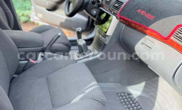 Sayi Na hannu Toyota Avensis Azurfa Mota in Yaounde a Babban Kamaru Sayi Na hannu Toyota Avensis Azurfa Mota in Yaounde a Babban Kamaru