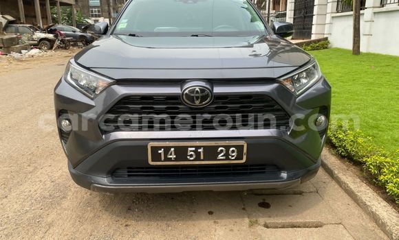 Sayi Imported Toyota RAV4 Black Mota in Douala a Ƙasar Kamaru Sayi Imported Toyota RAV4 Black Mota in Douala a Ƙasar Kamaru