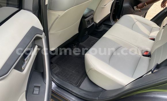 Sayi Imported Toyota RAV4 Black Mota in Douala a Ƙasar Kamaru Sayi Imported Toyota RAV4 Black Mota in Douala a Ƙasar Kamaru