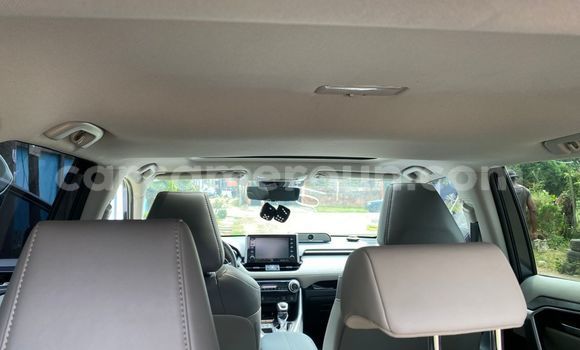 Sayi Imported Toyota RAV4 Black Mota in Douala a Ƙasar Kamaru Sayi Imported Toyota RAV4 Black Mota in Douala a Ƙasar Kamaru