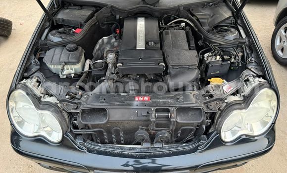 Sayi Imported Mercedes‒Benz C–Class Black Mota in Douala a Ƙasar Kamaru Sayi Imported Mercedes‒Benz C–Class Black Mota in Douala a Ƙasar Kamaru