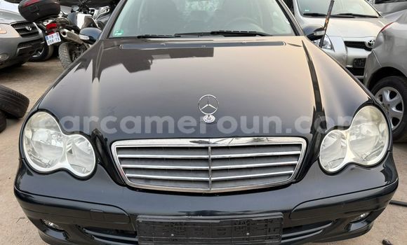 Sayi Imported Mercedes‒Benz C–Class Black Mota in Douala a Ƙasar Kamaru Sayi Imported Mercedes‒Benz C–Class Black Mota in Douala a Ƙasar Kamaru