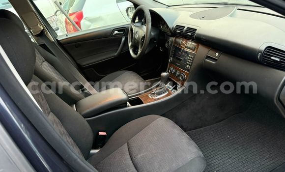 Sayi Imported Mercedes‒Benz C–Class Black Mota in Douala a Ƙasar Kamaru Sayi Imported Mercedes‒Benz C–Class Black Mota in Douala a Ƙasar Kamaru