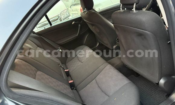 Sayi Imported Mercedes‒Benz C–Class Black Mota in Douala a Ƙasar Kamaru Sayi Imported Mercedes‒Benz C–Class Black Mota in Douala a Ƙasar Kamaru