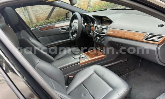 Sayi Imported Mercedes‒Benz E–Class Black Mota in Douala a Ƙasar Kamaru Sayi Imported Mercedes‒Benz E–Class Black Mota in Douala a Ƙasar Kamaru