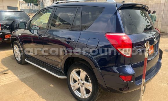 Sayi Imported Toyota RAV4 Blue Mota in Douala a Ƙasar Kamaru Sayi Imported Toyota RAV4 Blue Mota in Douala a Ƙasar Kamaru