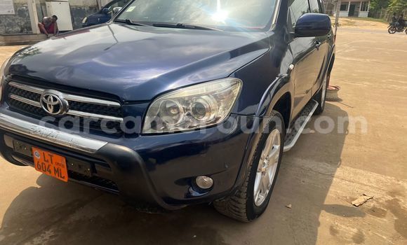 Sayi Imported Toyota RAV4 Blue Mota in Douala a Ƙasar Kamaru Sayi Imported Toyota RAV4 Blue Mota in Douala a Ƙasar Kamaru