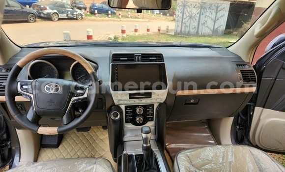 Sayi Na hannu Toyota Land Cruiser Prado Azurfa Mota in Yaounde a Babban Kamaru Sayi Na hannu Toyota Land Cruiser Prado Azurfa Mota in Yaounde a Babban Kamaru