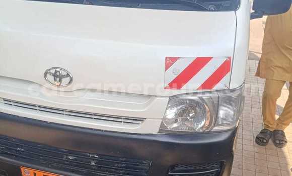 Buy Used Toyota Hiace White Car in Douala in Littoral Cameroon