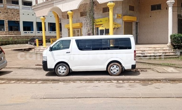 Buy Used Toyota Hiace White Car in Douala in Littoral Cameroon Buy Used Toyota Hiace White Car in Douala in Littoral Cameroon