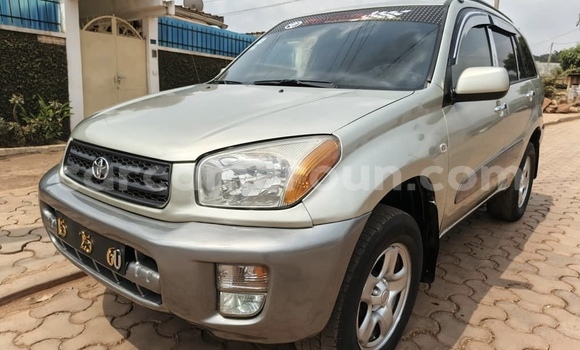Sayi Na hannu Toyota RAV4 Azurfa Mota in Yaounde a Babban Kamaru Sayi Na hannu Toyota RAV4 Azurfa Mota in Yaounde a Babban Kamaru
