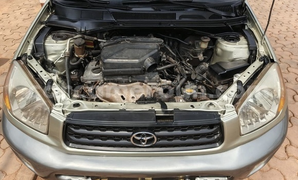 Sayi Na hannu Toyota RAV4 Azurfa Mota in Yaounde a Babban Kamaru Sayi Na hannu Toyota RAV4 Azurfa Mota in Yaounde a Babban Kamaru