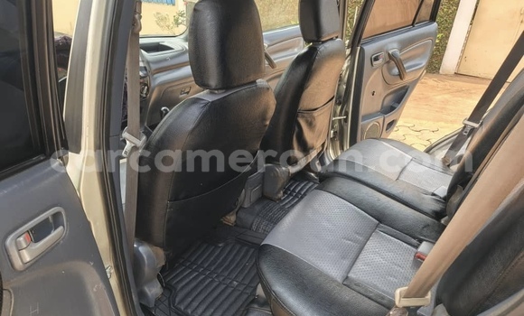 Sayi Na hannu Toyota RAV4 Azurfa Mota in Yaounde a Babban Kamaru Sayi Na hannu Toyota RAV4 Azurfa Mota in Yaounde a Babban Kamaru