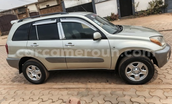 Sayi Na hannu Toyota RAV4 Azurfa Mota in Yaounde a Babban Kamaru Sayi Na hannu Toyota RAV4 Azurfa Mota in Yaounde a Babban Kamaru