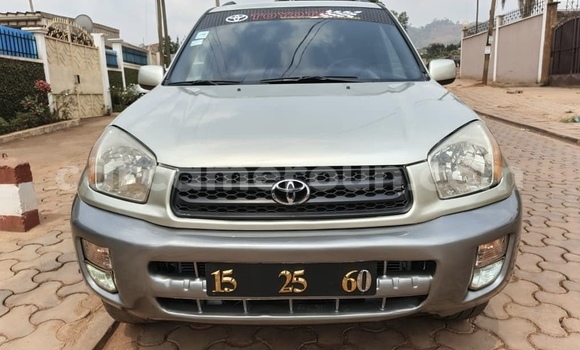 Sayi Na hannu Toyota RAV4 Azurfa Mota in Yaounde a Babban Kamaru Sayi Na hannu Toyota RAV4 Azurfa Mota in Yaounde a Babban Kamaru