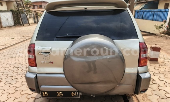 Sayi Na hannu Toyota RAV4 Azurfa Mota in Yaounde a Babban Kamaru Sayi Na hannu Toyota RAV4 Azurfa Mota in Yaounde a Babban Kamaru