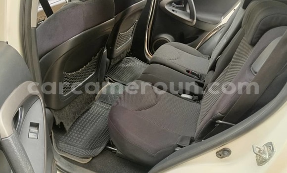 Acheter Occasion Voiture Toyota RAV4 Blanc à Yaoundé, Central Cameroon Acheter Occasion Voiture Toyota RAV4 Blanc à Yaoundé, Central Cameroon