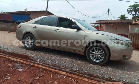Sayi Na hannu Toyota Camry Azurfa Mota in Yaounde a Babban Kamaru Sayi Na hannu Toyota Camry Azurfa Mota in Yaounde a Babban Kamaru