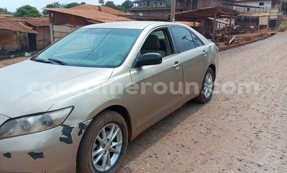 Sayi Na hannu Toyota Avensis Azurfa Mota in Yaounde a Babban Kamaru Sayi Na hannu Toyota Avensis Azurfa Mota in Yaounde a Babban Kamaru