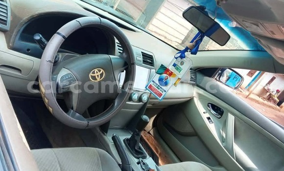 Sayi Na hannu Toyota Avensis Azurfa Mota in Yaounde a Babban Kamaru Sayi Na hannu Toyota Avensis Azurfa Mota in Yaounde a Babban Kamaru